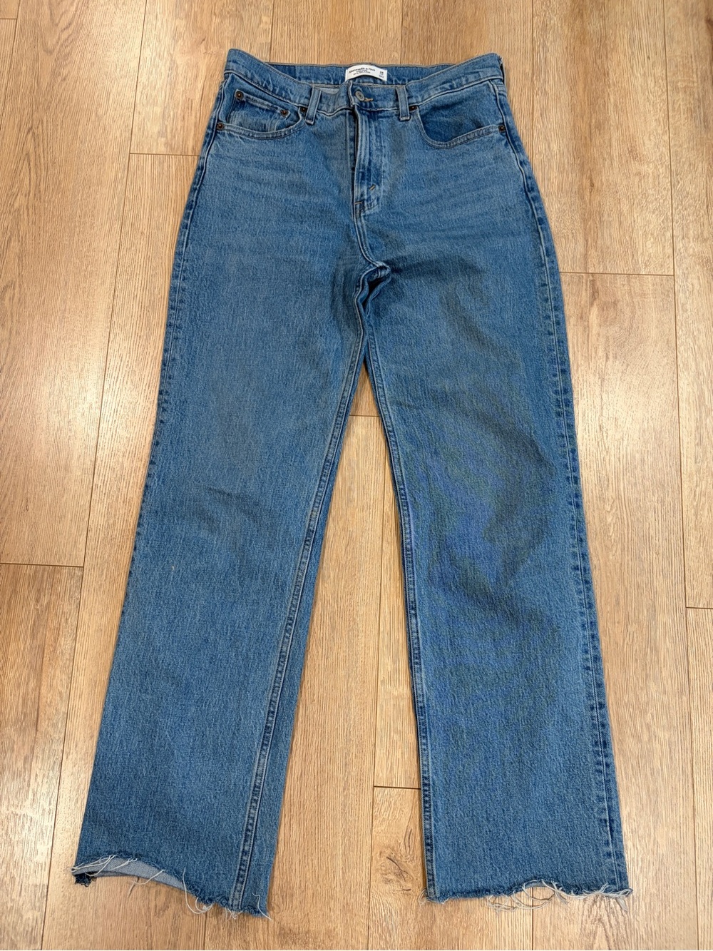 Abercrombie & Fitch High Rise 90s Relaxed Jeans Medium Wash Raw Hem 29 Long